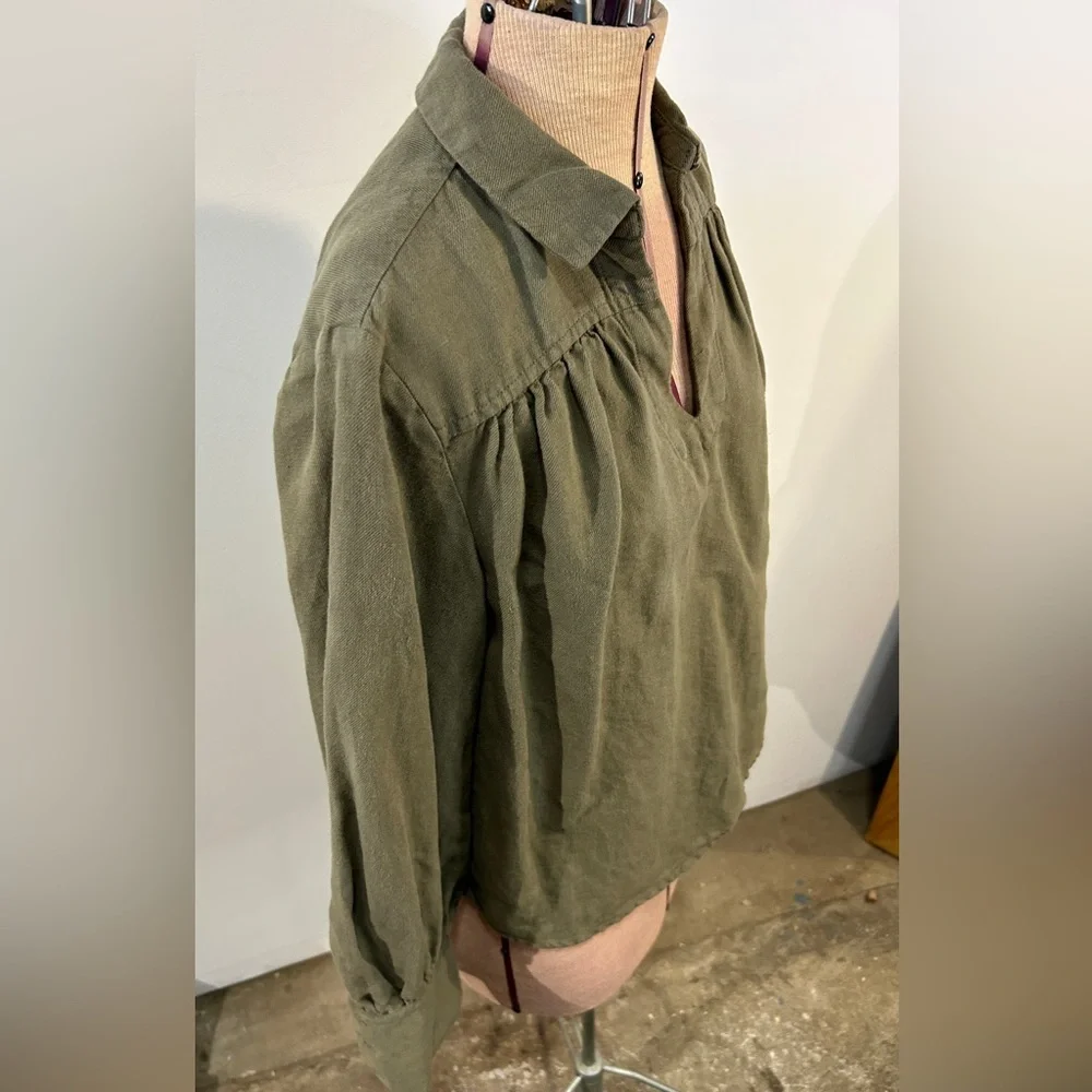 Frame Linen Blend Minimalist Popover Top Faded Militia Green size XS - Picture 3 of 10